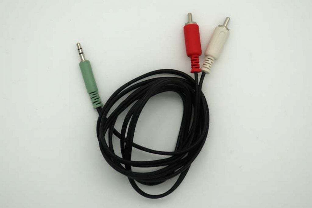 headphone-jack-phone-audio-system-cable