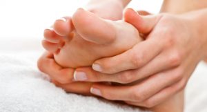 Трещины между пальцами ног причины и лечение